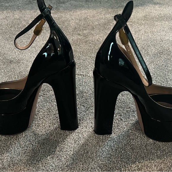 VALENTINO GARAVANI | Tan-Go Patent Leather Platform Pumps - Picture 4 of 8